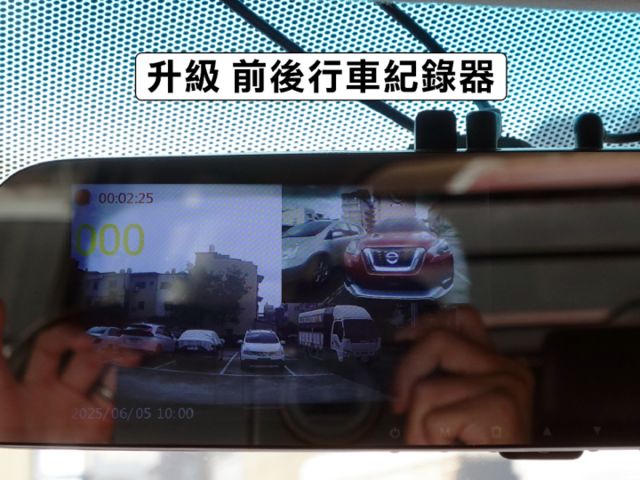 ▲頂級天窗版，低里程跑少，全車原鈑件▲升級安卓導航機＋胎壓偵測＋抬頭顯示＋前後錄影▲免鑰匙，恆溫，定速，撥片，感應大燈  第16張相片