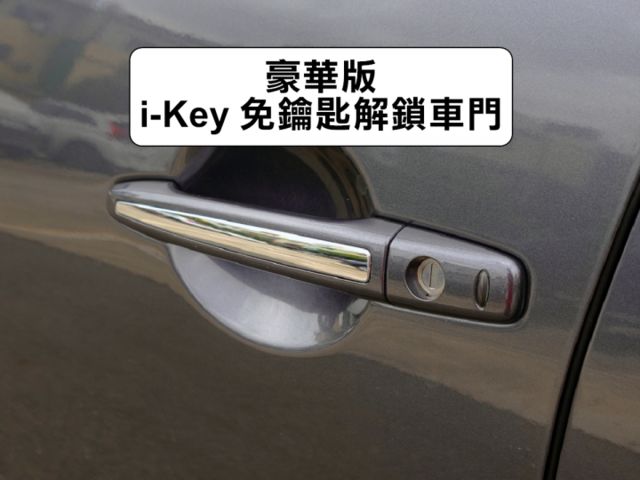 ▲頂級天窗版，低里程跑少，全車原鈑件▲升級安卓導航機＋胎壓偵測＋抬頭顯示＋前後錄影▲免鑰匙，恆溫，定速，撥片，感應大燈  第20張相片