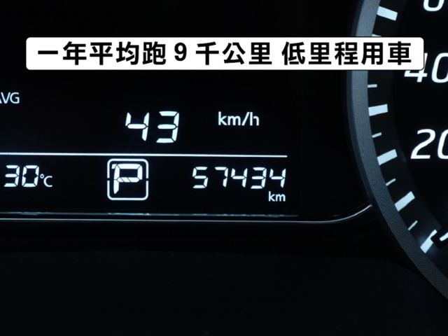 ▲旗艦版，只跑５萬，全程原廠保養▲選配360環景＋四鏡頭行車記錄器▲六氣囊，免鑰匙，循跡，恆溫，定速，感應大燈  第3張相片
