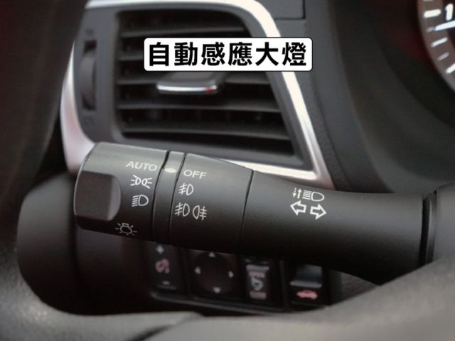▲旗艦版，只跑５萬，全程原廠保養▲選配360環景＋四鏡頭行車記錄器▲六氣囊，免鑰匙，循跡，恆溫，定速，感應大燈  第18張相片