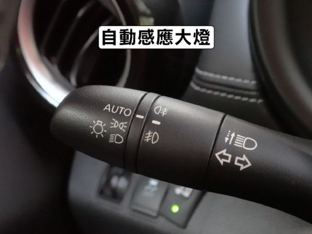 ▲頂級豪華版，只跑５萬多，全程原廠保養▲一手無菸車，原鈑件認證▲六氣囊，免鑰匙，恆溫，定速，循跡，感應大燈  第19張相片