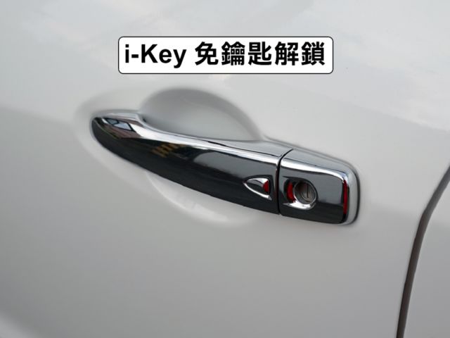 ▲頂級豪華版，只跑５萬多，全程原廠保養▲一手無菸車，原鈑件認證▲六氣囊，免鑰匙，恆溫，定速，循跡，感應大燈  第20張相片