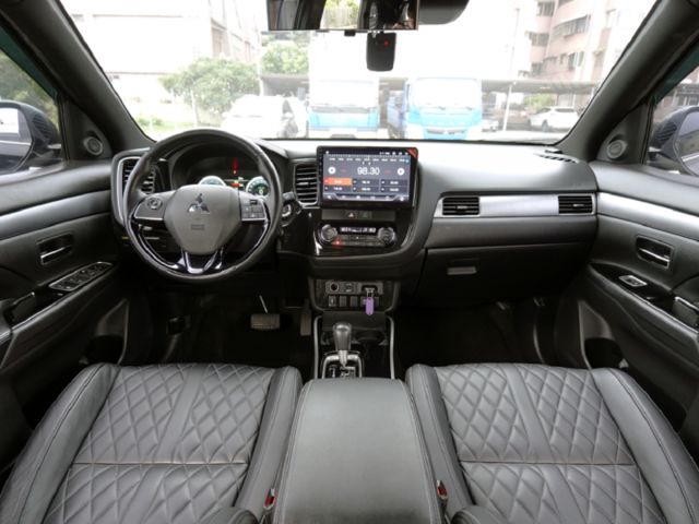 ▲頂級尊貴型，升級安卓導航機▲只跑６萬，原鈑件認證▲三菱原廠保固▲ACC跟車，電尾門，盲點，數位儀表，LED頭燈，免鑰匙  第4張相片