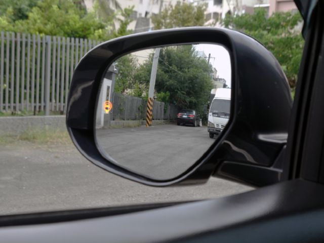 ▲頂級尊貴型，升級安卓導航機▲只跑６萬，原鈑件認證▲三菱原廠保固▲ACC跟車，電尾門，盲點，數位儀表，LED頭燈，免鑰匙  第14張相片