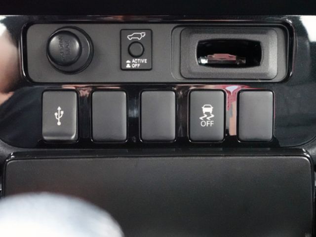 ▲頂級尊貴型，升級安卓導航機▲只跑６萬，原鈑件認證▲三菱原廠保固▲ACC跟車，電尾門，盲點，數位儀表，LED頭燈，免鑰匙  第18張相片