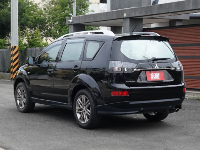 ▲iO特式版，升級影音導航組▲超美無菸車，里程跑少，原鈑件認證▲雙安，恆溫，定速，ABS煞車，可全額貸款  第2張相片