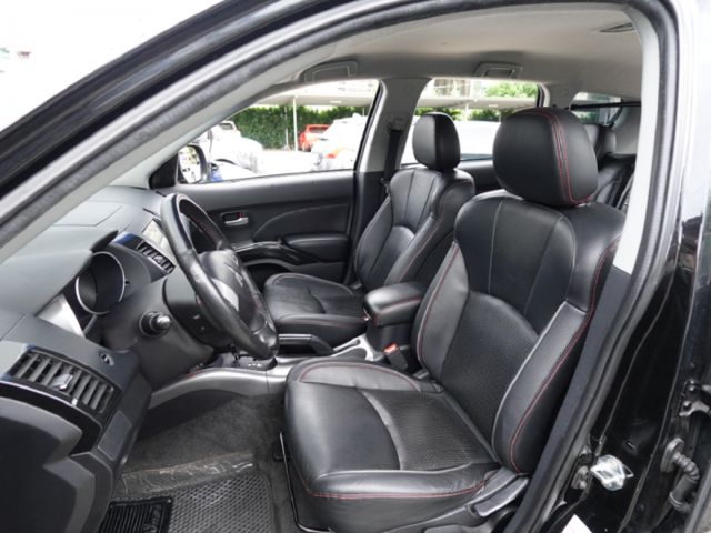 ▲iO特式版，升級影音導航組▲超美無菸車，里程跑少，原鈑件認證▲雙安，恆溫，定速，ABS煞車，可全額貸款  第6張相片