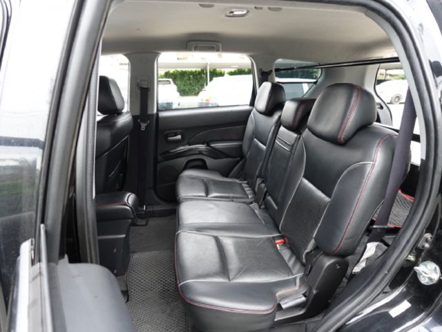 ▲iO特式版，升級影音導航組▲超美無菸車，里程跑少，原鈑件認證▲雙安，恆溫，定速，ABS煞車，可全額貸款  第7張相片