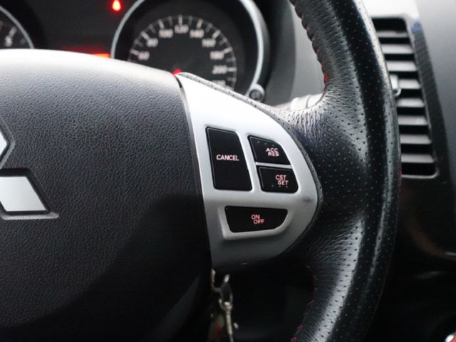 ▲iO特式版，升級影音導航組▲超美無菸車，里程跑少，原鈑件認證▲雙安，恆溫，定速，ABS煞車，可全額貸款  第9張相片