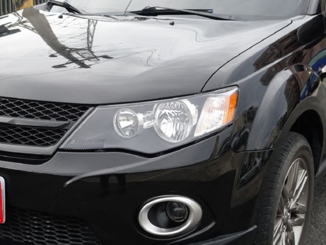 ▲iO特式版，升級影音導航組▲超美無菸車，里程跑少，原鈑件認證▲雙安，恆溫，定速，ABS煞車，可全額貸款  第16張相片