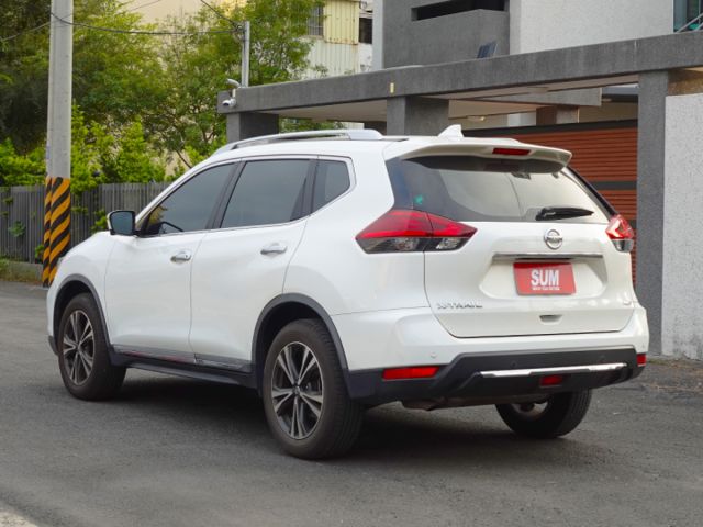 ▲4WD旗艦科技版，才有全速域，電動椅▲只跑４萬多，原鈑件，全原廠保養▲六氣囊，盲點，環景，電尾門，電動椅，LED頭燈  第2張相片