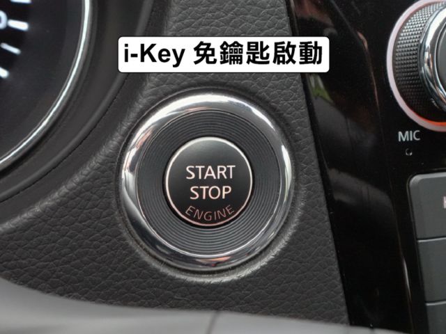 ▲4WD旗艦科技版，才有全速域，電動椅▲只跑４萬多，原鈑件，全原廠保養▲六氣囊，盲點，環景，電尾門，電動椅，LED頭燈  第12張相片