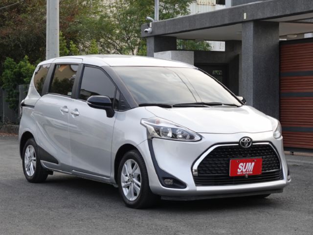 ▲五人座，1.8豪華影音版▲只跑４萬，全原廠保養▲四顆輪胎剛換▲六氣囊，免鑰匙，車道偏移，預防碰撞，手機CarPlay  第1張相片