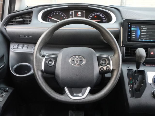 ▲五人座，1.8豪華影音版▲只跑４萬，全原廠保養▲四顆輪胎剛換▲六氣囊，免鑰匙，車道偏移，預防碰撞，手機CarPlay  第8張相片