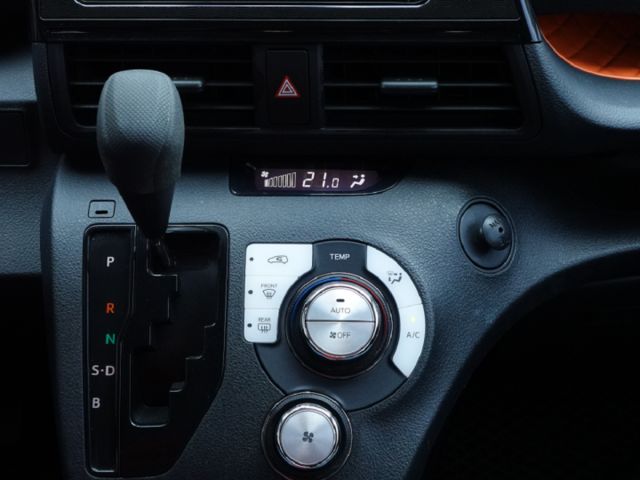 ▲五人座，1.8豪華影音版▲只跑４萬，全原廠保養▲四顆輪胎剛換▲六氣囊，免鑰匙，車道偏移，預防碰撞，手機CarPlay  第14張相片