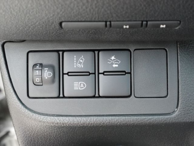 ▲五人座，1.8豪華影音版▲只跑４萬，全原廠保養▲四顆輪胎剛換▲六氣囊，免鑰匙，車道偏移，預防碰撞，手機CarPlay  第16張相片