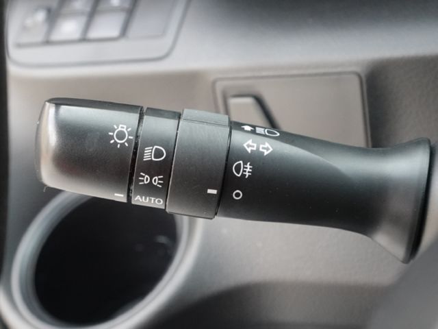 ▲五人座，1.8豪華影音版▲只跑４萬，全原廠保養▲四顆輪胎剛換▲六氣囊，免鑰匙，車道偏移，預防碰撞，手機CarPlay  第17張相片