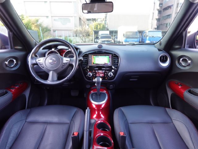 ▲豪華影音版，全原廠保養，只跑３萬▲升級原廠導航／電視／胎壓，前後錄影▲六氣囊，電熱椅，免鑰匙，恆溫，定速，原鈑件認證車  第5張相片