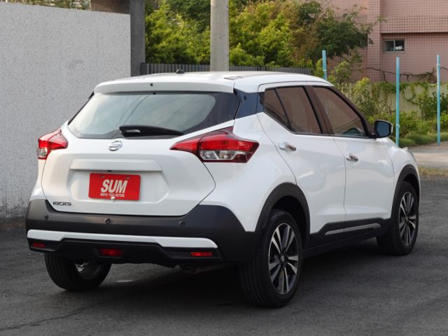 ▲超美無菸車，只跑７萬，全車原鈑件▲四顆輪胎剛換▲四氣囊，CarPlay，胎壓，循跡，感應大燈▲全台保固，可全額貸款  第4張相片