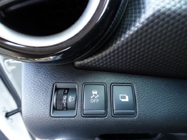 ▲超美無菸車，只跑７萬，全車原鈑件▲四顆輪胎剛換▲四氣囊，CarPlay，胎壓，循跡，感應大燈▲全台保固，可全額貸款  第11張相片