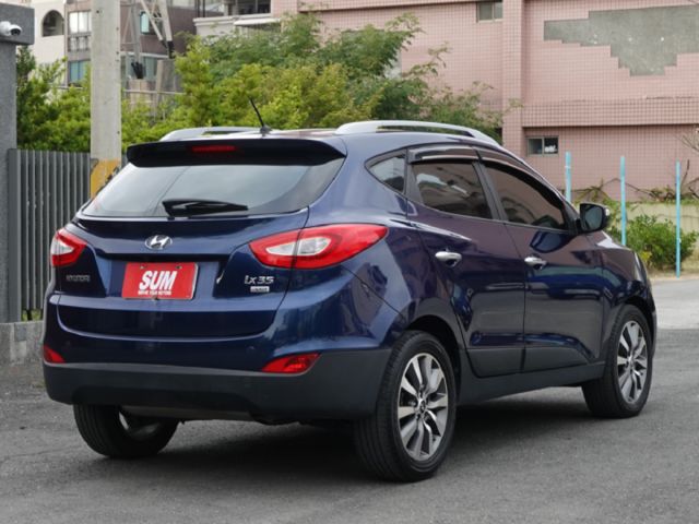 ▲小改款～柴油尊貴型，升級LED頭燈▲只跑７萬多，原鈑件認證▲升級影音導航組▲六氣囊，電動椅，定速，恆溫，循跡  第4張相片