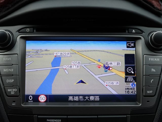 ▲小改款～柴油尊貴型，升級LED頭燈▲只跑７萬多，原鈑件認證▲升級影音導航組▲六氣囊，電動椅，定速，恆溫，循跡  第11張相片