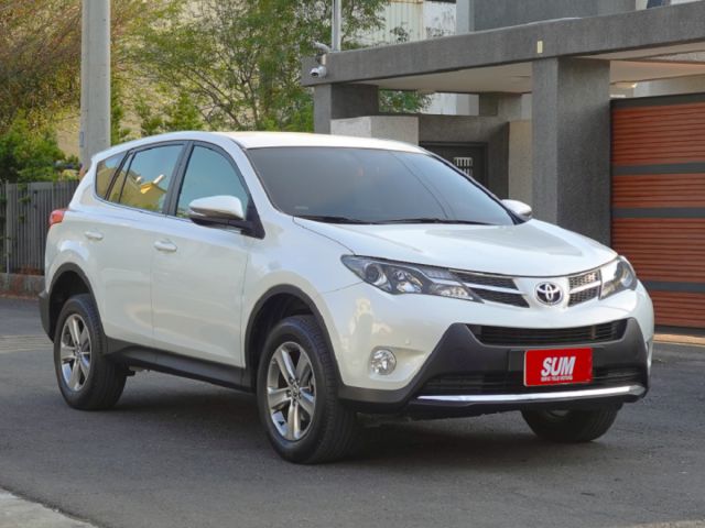 ▲2.0最頂級版，升級原廠影音精裝▲只跑８萬，一手無菸車，原鈑件認證▲免鑰匙，電動椅，定速，恆溫，LED日行燈  第1張相片