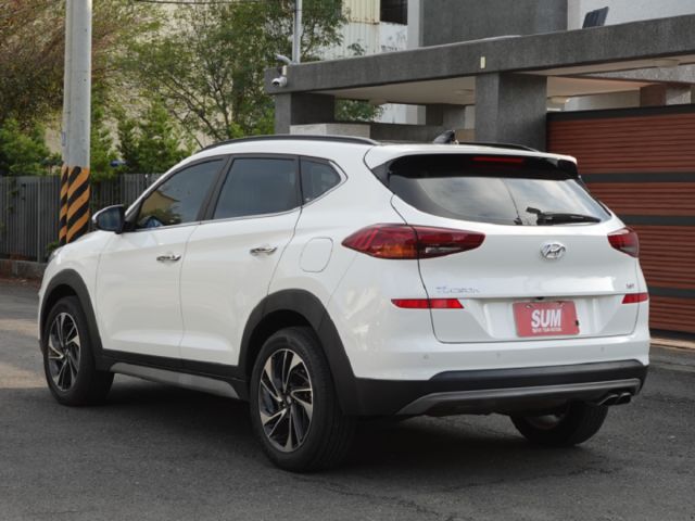 ▲小改款才有全速域／車道修正▲最頂級旗艦版，只跑６萬多，原鈑件認證▲電尾門，雙電動椅，盲點，環景，LED頭燈，免鑰匙  第2張相片