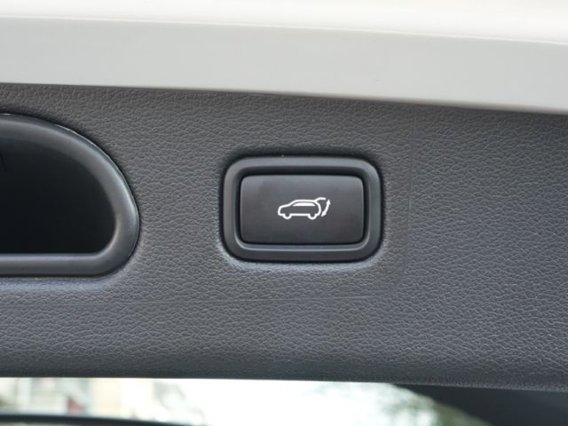 ▲小改款才有全速域／車道修正▲最頂級旗艦版，只跑６萬多，原鈑件認證▲電尾門，雙電動椅，盲點，環景，LED頭燈，免鑰匙  第18張相片