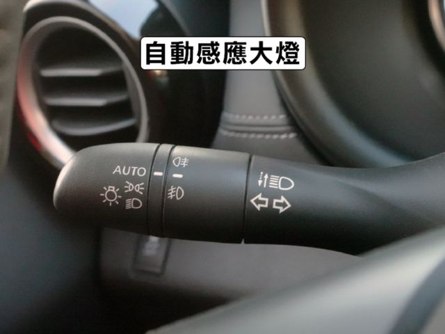 ▲智行旗艦版，全原廠保養，只跑１萬多▲一手無菸車，原鈑件認證▲六氣囊，盲點，環景，免鑰匙，LED頭燈，循跡，定速，恆溫  第18張相片