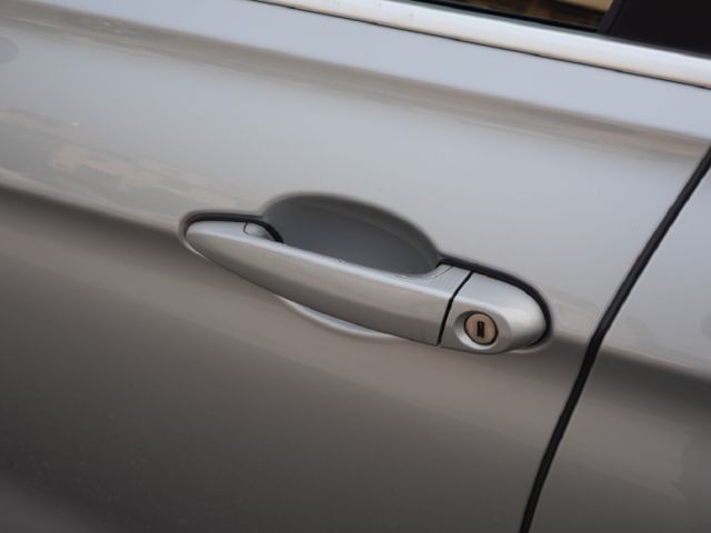 ▲柴油渦輪有力，省油省稅▲只跑８萬多，全車原鈑件▲升級電尾門，前後錄影▲六氣囊，免鑰匙，LED頭燈，電動椅，恆溫  第18張相片