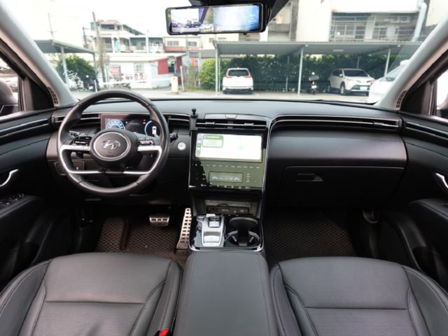 ▲汽油最頂級Ｂ版，原廠保固中▲四顆輪胎剛換橫濱▲一手無菸車，原鈑件認證▲Lv2跟車，盲點，電尾門，六氣囊，免鑰匙，電動椅  第3張相片