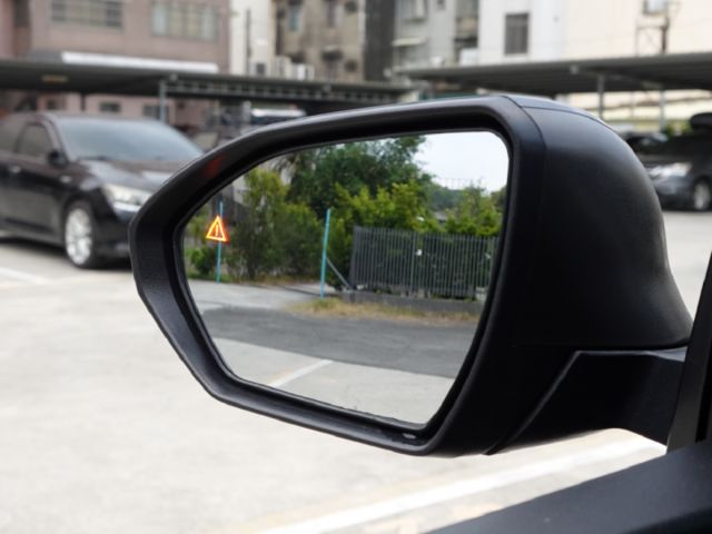 ▲汽油最頂級Ｂ版，原廠保固中▲四顆輪胎剛換橫濱▲一手無菸車，原鈑件認證▲Lv2跟車，盲點，電尾門，六氣囊，免鑰匙，電動椅  第10張相片