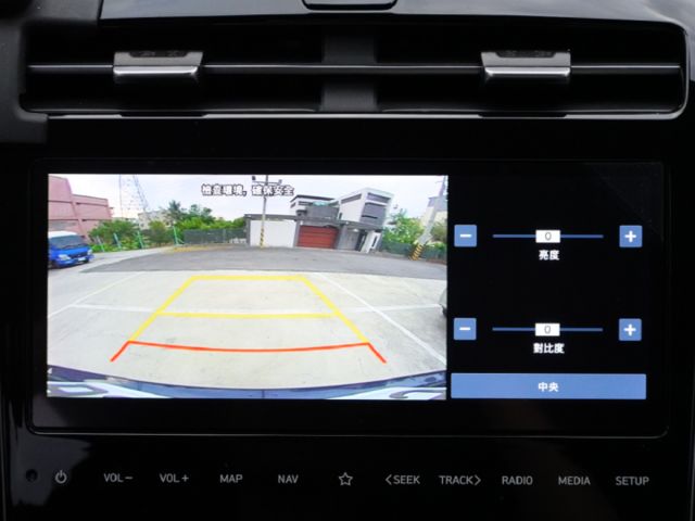 ▲汽油最頂級Ｂ版，原廠保固中▲四顆輪胎剛換橫濱▲一手無菸車，原鈑件認證▲Lv2跟車，盲點，電尾門，六氣囊，免鑰匙，電動椅  第11張相片