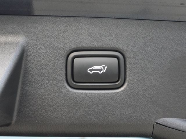 ▲汽油最頂級Ｂ版，原廠保固中▲四顆輪胎剛換橫濱▲一手無菸車，原鈑件認證▲Lv2跟車，盲點，電尾門，六氣囊，免鑰匙，電動椅  第14張相片