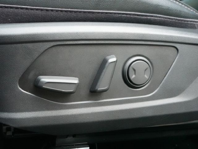 ▲汽油最頂級Ｂ版，原廠保固中▲四顆輪胎剛換橫濱▲一手無菸車，原鈑件認證▲Lv2跟車，盲點，電尾門，六氣囊，免鑰匙，電動椅  第16張相片