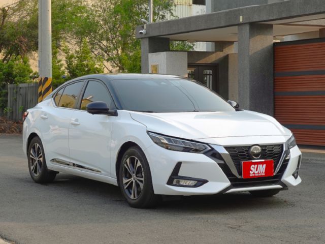 ▲尊爵版～選配雙色套件，加數萬元選配▲只跑３萬，原鈑件認證，原廠保固中▲全速域，車道維持，盲點，環景，LED頭燈，免鑰匙  第1張相片