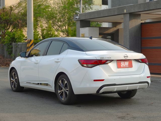 ▲尊爵版～選配雙色套件，加數萬元選配▲只跑３萬，原鈑件認證，原廠保固中▲全速域，車道維持，盲點，環景，LED頭燈，免鑰匙  第2張相片