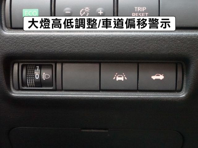 ▲尊爵版～選配雙色套件，加數萬元選配▲只跑３萬，原鈑件認證，原廠保固中▲全速域，車道維持，盲點，環景，LED頭燈，免鑰匙  第17張相片