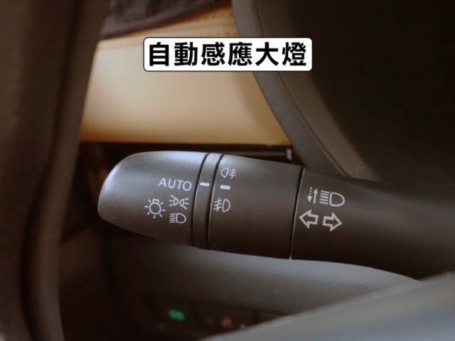 ▲尊爵版～選配雙色套件，加數萬元選配▲只跑３萬，原鈑件認證，原廠保固中▲全速域，車道維持，盲點，環景，LED頭燈，免鑰匙  第18張相片