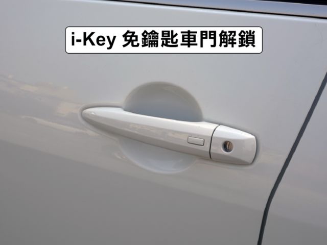 ▲尊爵版～選配雙色套件，加數萬元選配▲只跑３萬，原鈑件認證，原廠保固中▲全速域，車道維持，盲點，環景，LED頭燈，免鑰匙  第19張相片