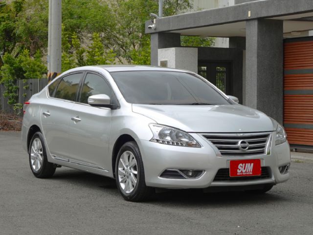 ▲豪華影音版，只跑５萬多▲一手車無菸味▲四顆輪胎換橫濱▲免鑰匙，恆溫，定速，導航，胎壓▲認證車～全台保固，可全額貸  第1張相片