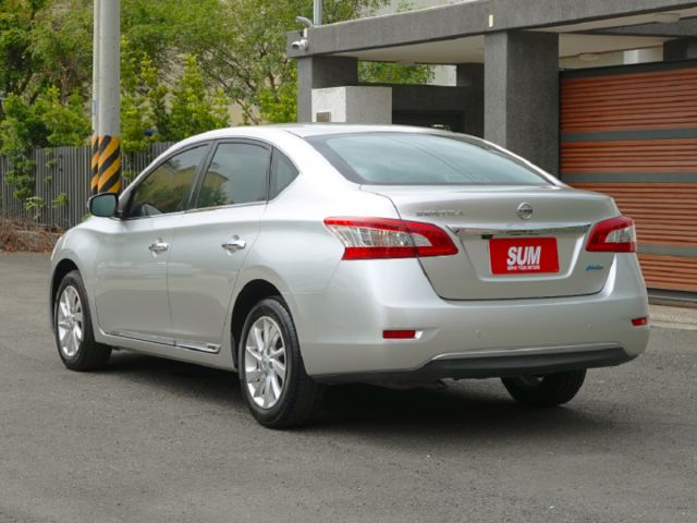 ▲豪華影音版，只跑５萬多▲一手車無菸味▲四顆輪胎換橫濱▲免鑰匙，恆溫，定速，導航，胎壓▲認證車～全台保固，可全額貸  第2張相片