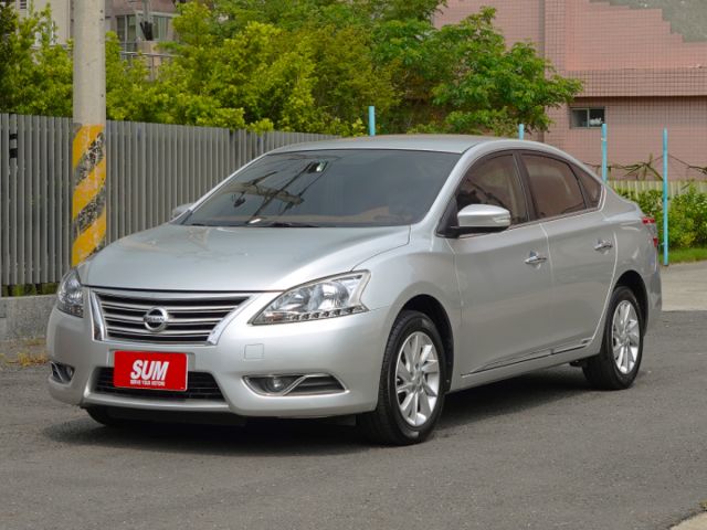 ▲豪華影音版，只跑５萬多▲一手車無菸味▲四顆輪胎換橫濱▲免鑰匙，恆溫，定速，導航，胎壓▲認證車～全台保固，可全額貸  第3張相片