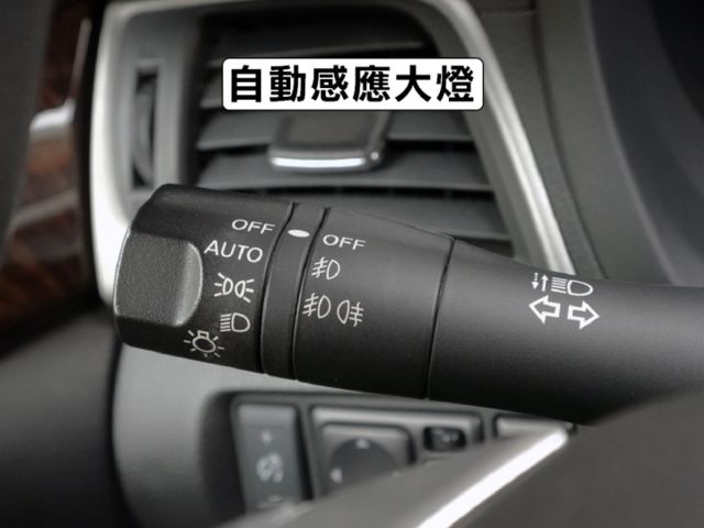 ▲豪華影音版，只跑５萬多▲一手車無菸味▲四顆輪胎換橫濱▲免鑰匙，恆溫，定速，導航，胎壓▲認證車～全台保固，可全額貸  第18張相片