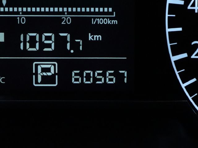 ▲豪華影音版，只跑６萬，全原廠保養▲一手無菸車，原鈑件認證▲免鑰匙，恆溫，定速，導航，電視，SUM全台保固  第5張相片