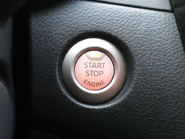 ▲豪華影音版，只跑６萬，全原廠保養▲一手無菸車，原鈑件認證▲免鑰匙，恆溫，定速，導航，電視，SUM全台保固  第11張相片