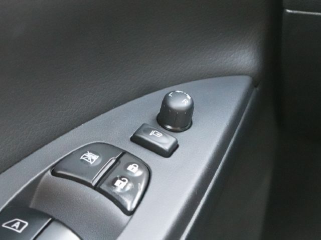 ▲豪華影音版，只跑６萬，全原廠保養▲一手無菸車，原鈑件認證▲免鑰匙，恆溫，定速，導航，電視，SUM全台保固  第17張相片