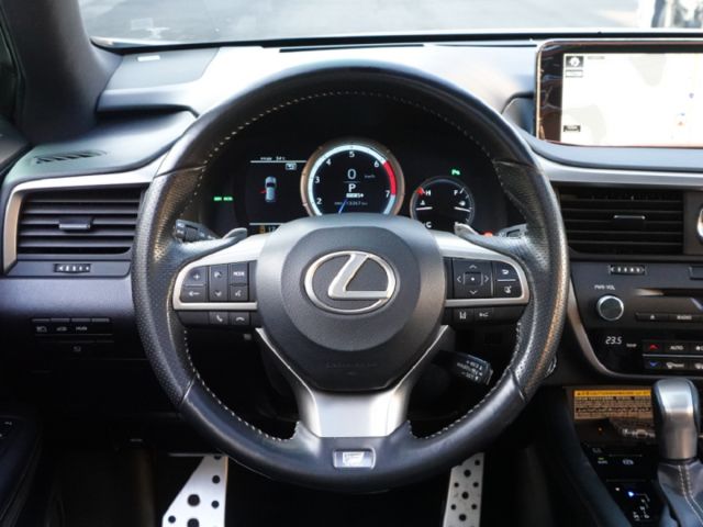 ▲年底車，RX300，F-Sport版▲全原廠保養，全車原鈑件▲全景天窗，Ｆ專屬套件，通風椅，電尾門，無線充電  第8張相片