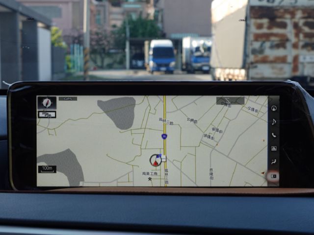 ▲年底車，RX300，F-Sport版▲全原廠保養，全車原鈑件▲全景天窗，Ｆ專屬套件，通風椅，電尾門，無線充電  第15張相片